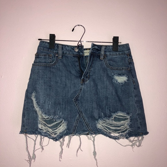 PacSun Ripped Denim Mini Skirt Size 25 - Picture 2 of 4